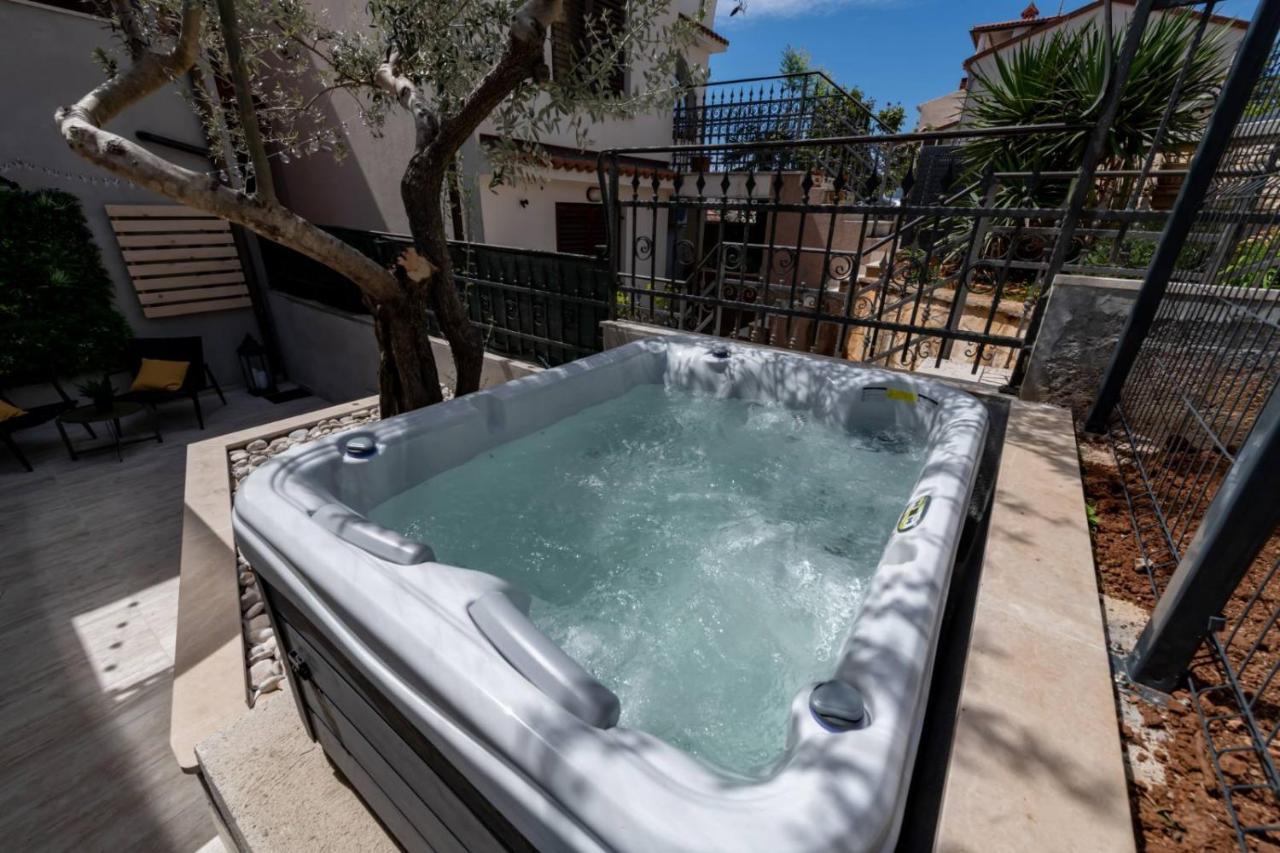 Studio Apartment Mare With Private Garden And Jacuzzi Винкуран Экстерьер фото